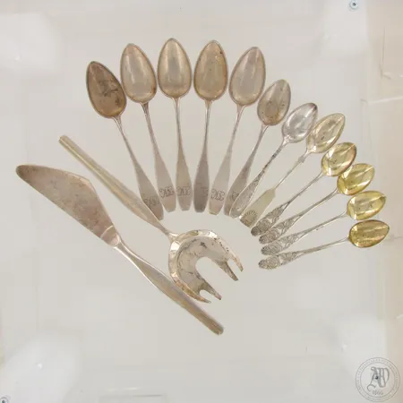 Viallisia hopea esineitä, 813-925,  Paino: 268 g