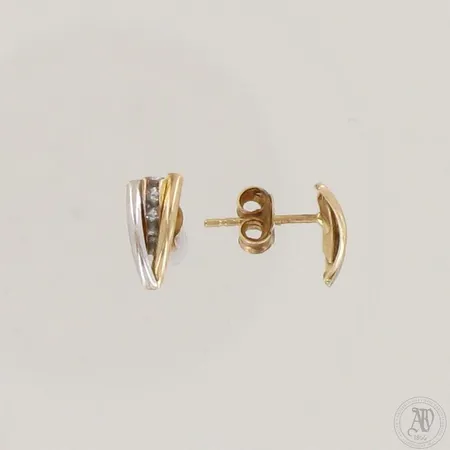 Kivikorvakorut, korkeus 9mm, leveys 4mm, 585br,  Paino: 0,6 g