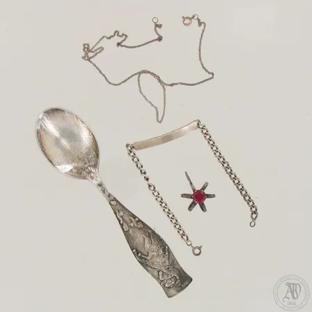 Viallisia hopea esineitä, 813-925br,  Paino: 43,6 g