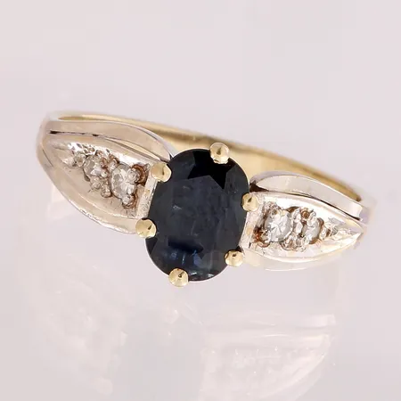 Kivisormus timanteilla 2xn.0.02ct 2xn.0.01ct, koko 15¾, 585br valkokulta,  Paino: 2,1 g
