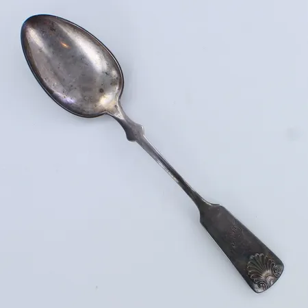 Jälkiruokalusikka, Musla, kaiverrettu, käytön jälkiä, pituus 144mm, 813h,  Paino: 17,6 g