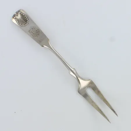 Leikkelehaarukka, Musla, kaiverrettu, pituus 125mm, 813h,  Paino: 13,4 g