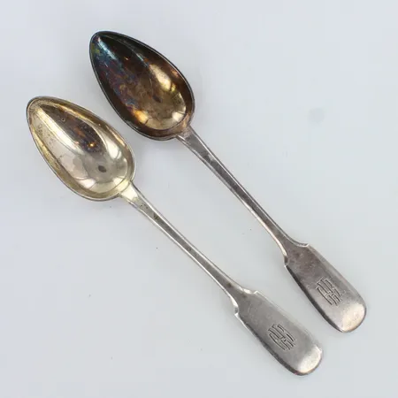 Kaksi kahvilusikkaa, Helsinki, kaiverrettu, pituus 133mm, 813h,  Paino: 33,1 g