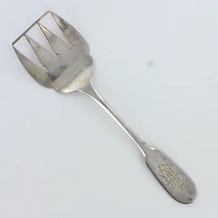 Sillilusikka, Helsinki, kaiverrettu, pituus 143mm, 813h,  Paino: 28,1 g