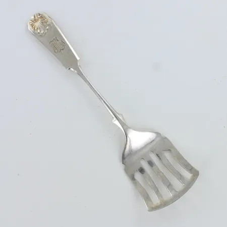 Sillilusikka, Musla, kaiverrettu, pituus 133mm, 813h,  Paino: 21,6 g