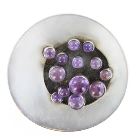 Rintaneula kivillä, Kalevala Koru, korkeus 44mm, 813br,  Paino: 38,9 g