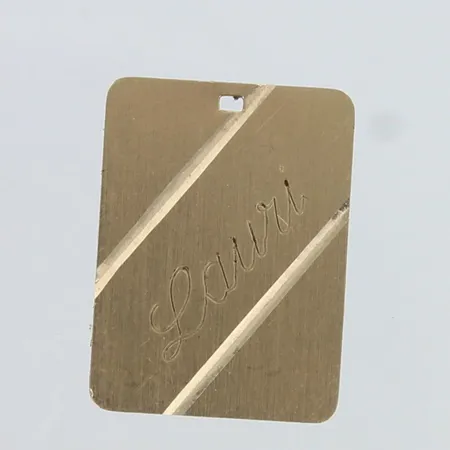 Viallinen riipus, kaiverrettu, leimaamaton 585,  Paino: 0,7 g
