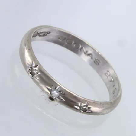 Timanttisormus 3xn.0.005ct, kaiverrettu, koko 15½, 585 valkokulta,  Paino: 1,9 g