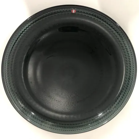 Kuusi ruokalautasta, Kastehelmi, Iittala, Ø 24,5cm, käytöstä aiheutunutta pientä kulumaa, tummanharmaa.
