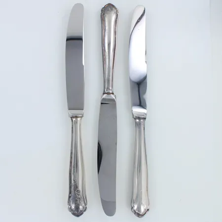 Kolme ruokaveistä, Chippendale, kaiverrettu ja käytön jälkiä, pituus 210mm, 800br,  Paino: 178,7 g