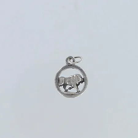 Horoskooppiriipus, Leijona, käytön jälkiä, korkeus 20mm, 925,  Paino: 0,9 g