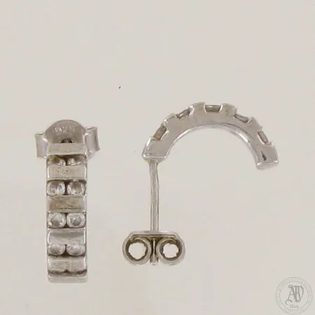 Kivikorvakorut, korkeus 13mm, leveys 4mm, 925br,  Paino: 2,5 g