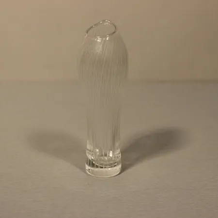 Taidelasi Iittala, Varsanjalka, Tapio Wirkkala, Iittala, viivahiottu,  korkeus 110mm, Ø 35mm.
