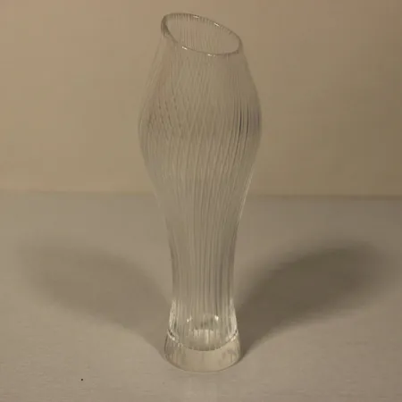 Taidelasi Iittala, Varsanjalka, Tapio Wirkkala, Iittala, viivahiottu,  korkeus 170mm, Ø 50mm.