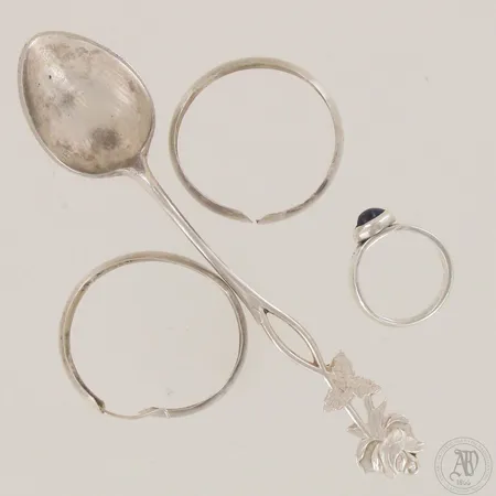 Viallisia hopeaesineitä, 813 - 925br,  Paino: 18,6 g