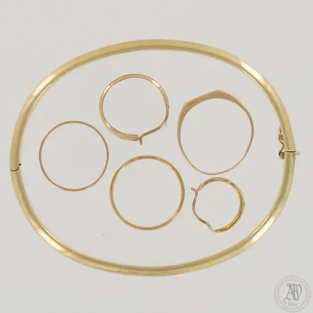 Viallisia kultakoruja, 585, Paino: 13,7 g
