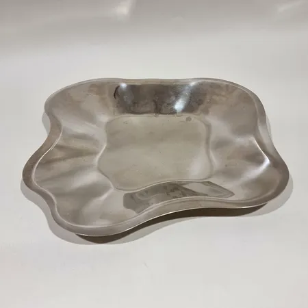 Teräsvati, Iittala, design Alvar Aalto, käytön jälkiä, Ø 358mm.