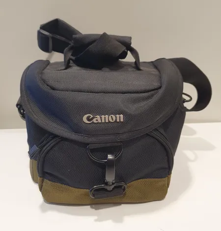 Kameralaukku Canon, pientä käyttökulumaa