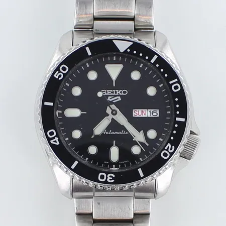 Teräsrannekello Seiko 5 Sports, automaatti, 056046, taulun Ø 43mm, rannekkeen pituus 180mm, lasissa naarmuja