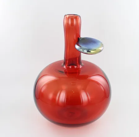 Omenapullo Nuutajärvi, Oiva Toikka, signeerattu O. Toikka Iittala, rubiininpunainen