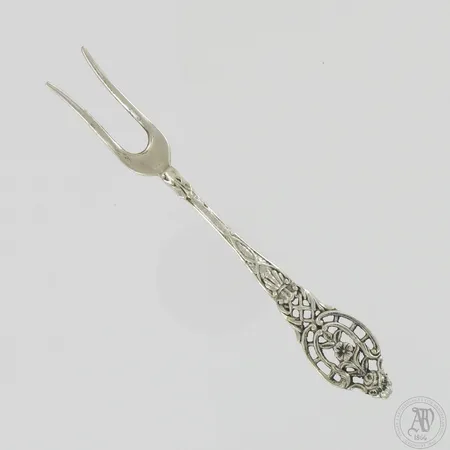 Leikkelehaarukka, pituus 112mm, hopea, ruotsin leimat,  Paino: 7,4 g