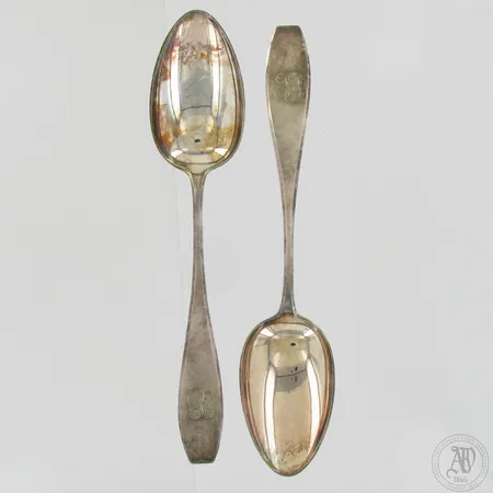 Kaksi ruokalusikkaa, kaiverrettu, Matta, pituus 198mm, 813, Paino: 80,1 g