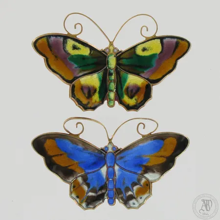 Kaksi rintaneulaa, emaloitu, leveys 60mm, David-Andersen, norja, 925br,  Paino: 28,8 g