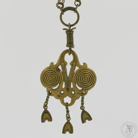 Kaulakoru, Kalevala Koru, riipus-183, pituus 57cm, riipuksen korkeus 130mm, pronssia