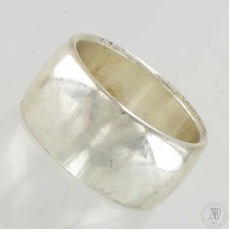 Rajalin sormus, Kalevala Koru, käytön jälkiä, koko 17¼, 925,  Paino: 8,8 g