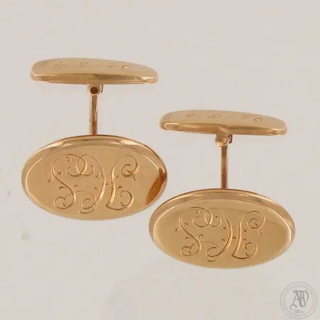 Kalvosinnapit, kaiverrettu, mitat 10x20mm, vuodelta 1963, 585br,  Paino: 7,7 g