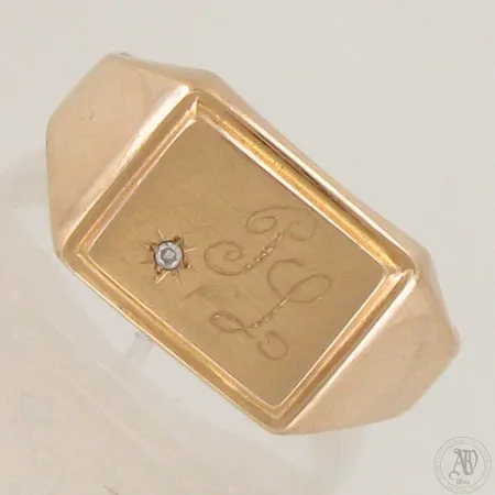 Kantasormus timantilla 1xn.0.005ct, kaiverrettu ja käytön jälkiä, koko 20½, 585,  Paino: 3,4 g