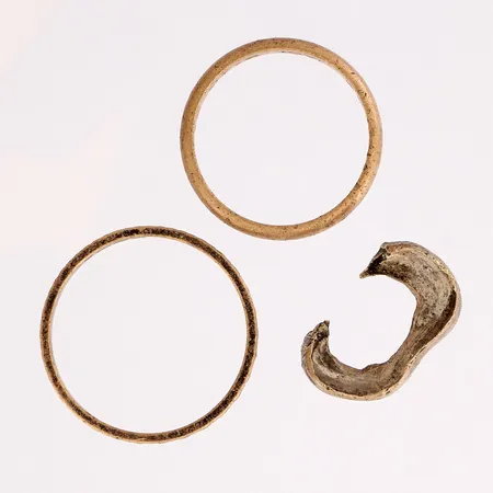 Kaksi sormusta ja hammaskultaa, 750,  Paino: 7,8 g