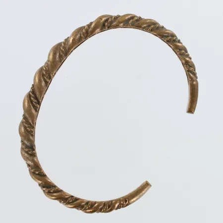 Rannekoru, Kalevala Koru, Halikon Lampolan kierrerannekoru, Ø 54mm, pronssia