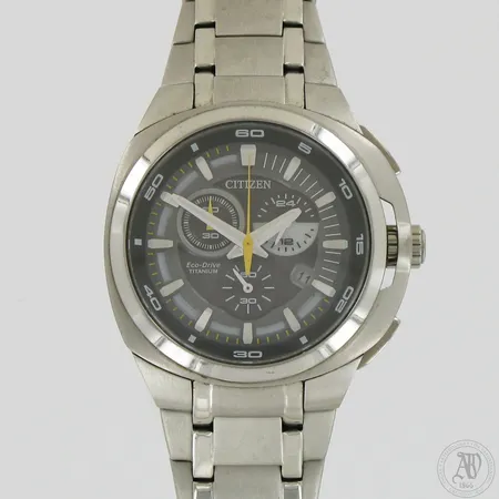 Teräsrannekello Citizen Eco-Drive Titanium Sapphire, quartz, rungon Ø 45mm, rannekkeen pituus 170mm, rannekkeessa käytön jälkiä. 