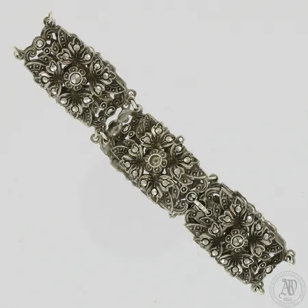 Kivirannekoru, yksi kivi puuttuu, pituus 180mm, tekijäleima KW, vuodelta 1952, 813br,  Paino: 20,8 g