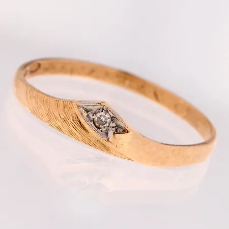 Timanttisormus 1xn.0.01ct, timantin istutus löystynyt, kaiverrettu, koko 16, 585,  Paino: 0,7 g