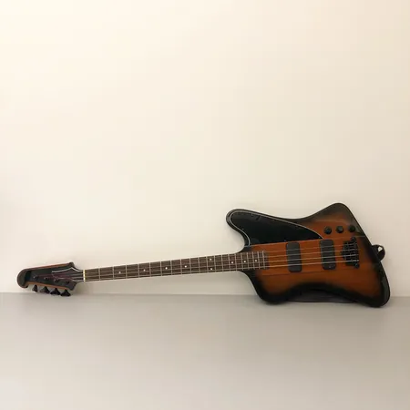 Sähköbasso Gibson Thunderbird IV, sarjanumero 001680461, Made in USA, Gibsonin kova kantolaukku.
