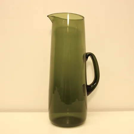 Kaadin, Iittala 2438, desing Erkki Vesanto, korkeus 28,5cm, käytön jälkiä ja naarmu kyljessä, oliivinvihreä 