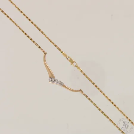 Kaulaketju timanttiriipuksella 5xn.0.005-0.03ct, ketjun pituus 46,5cm ja riipuksen leveys 42mm, 585,  Paino: 5,4 g