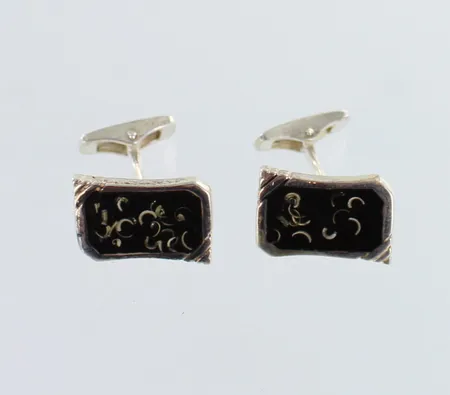 Emaloidut kalvosinnapit, emaloinnissa kulumia, mitat 11x18mm, 925br,  Paino: 8,7 g