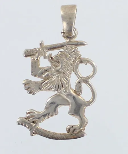 Suomi Leijona-riipus, korkeus 42mm, leimaamaton 800,  Paino: 6,7 g