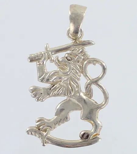 Suomi Leijona-riipus, korkeus 42mm, leimaamaton 800,  Paino: 6,9 g