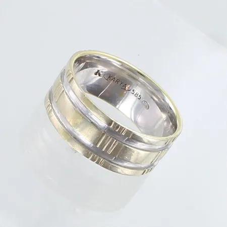 Kuvioitu sormus, pieniä käytön jälkiä, koko 20½, leveys 8,8mm, 585 valkokulta,  Paino: 9,4 g