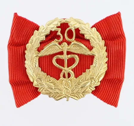 Keskuskauppakamarin ansiomerkki 30 vuotta, korkeus 34mm, leveys 49mm, 830br,  Paino: 7,4 g