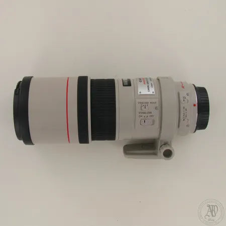 Objektiivi Canon Image Stabilizer EF 300mm 1:4 L IS Ultrasonic, toiminto liimattu haluttuihin asentoihin ja jalustan kiinnitusrengas Canon B (W). 