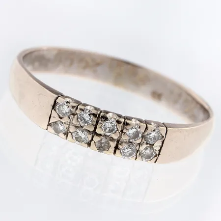 Timanttisormus 10x.0.02ct, kaksi timanttia murtunut, koko 19, 585 valkokultaa,  Paino: 2,7 g