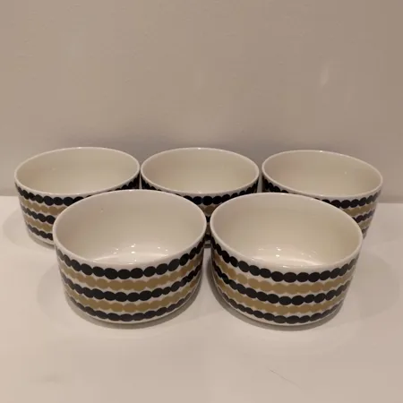 Viisi kulhoa, Siirtolapuutarha, Marimekko, korkeus 70mm ja Ø 12cm, beige/musta