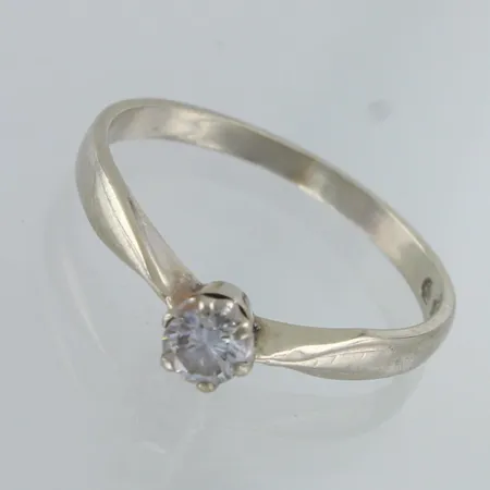 Timanttisormus 1xn.0.18ct, koko 17½, 585 valkokulta,  Paino: 1,8 g