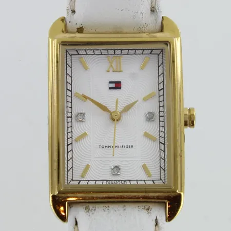 Teräsrannekello Tommy Hilfiger, quartz, F80253, rungon mitat 22x27,5mm, nahkarannekkeen pituus 155-200mm, viallinen nahkaranneke, paristo loppunut, 