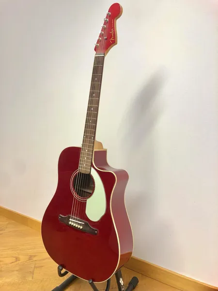 Elektroakustinen kitara Fender Sonoran, SCE Candy Apple Red, sarjanumero CSG16002260, pehmeä laukku